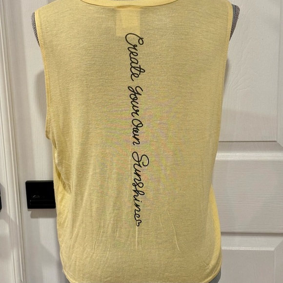 Dirtee Laundry Women’s Yellow HELLO SUNSHINE Create Your Own Sunshine Top LARGE - Picture 4 of 6